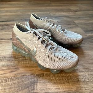 Nike light pink flyknit Vapormaxes - like new